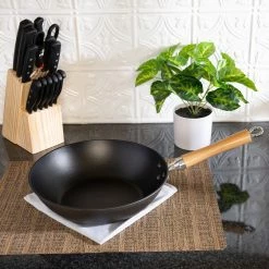 Brand new π₯° Honey Can Do 11.5'' Joyce Chen Professional Series Cast Iron Stir Fry Pan w/ Maple Handle π